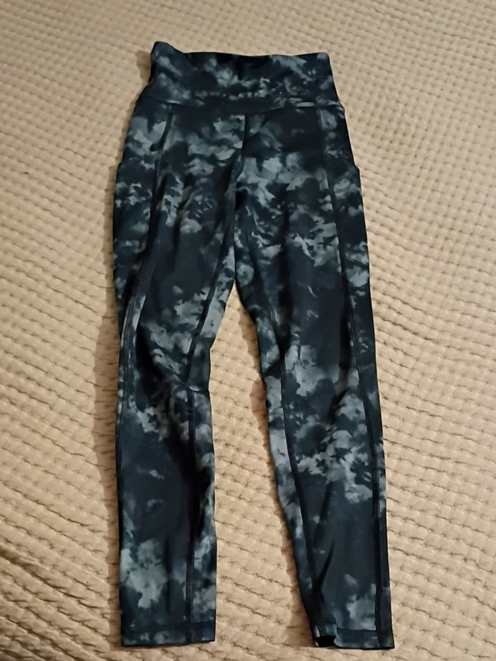 American Eagle Outfitters Black & Gray Tie-Dye Leggings